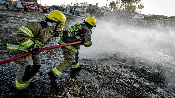 El Gobierno nacional dispuso el envío de $ 100.000 millones a los bomberos voluntarios de todo el país