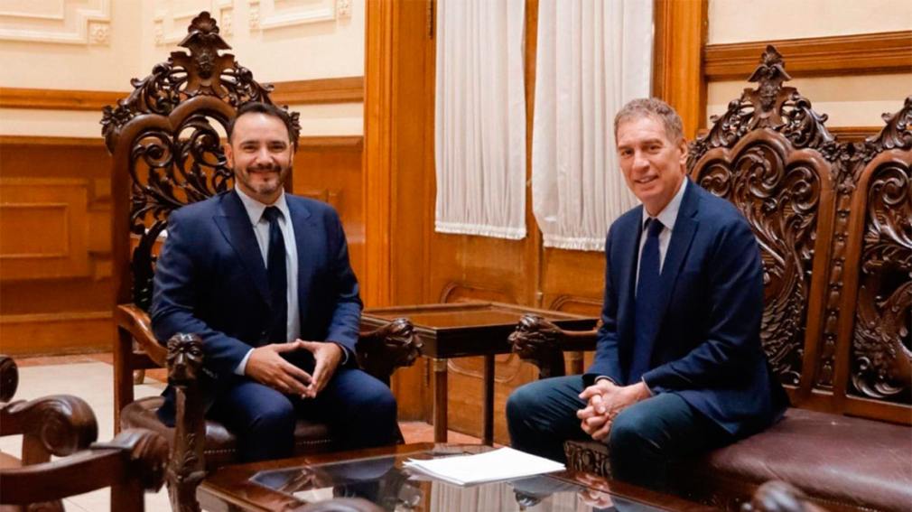 Santilli viaja a Corrientes para sumar el respaldo de Valdés a la reforma laboral