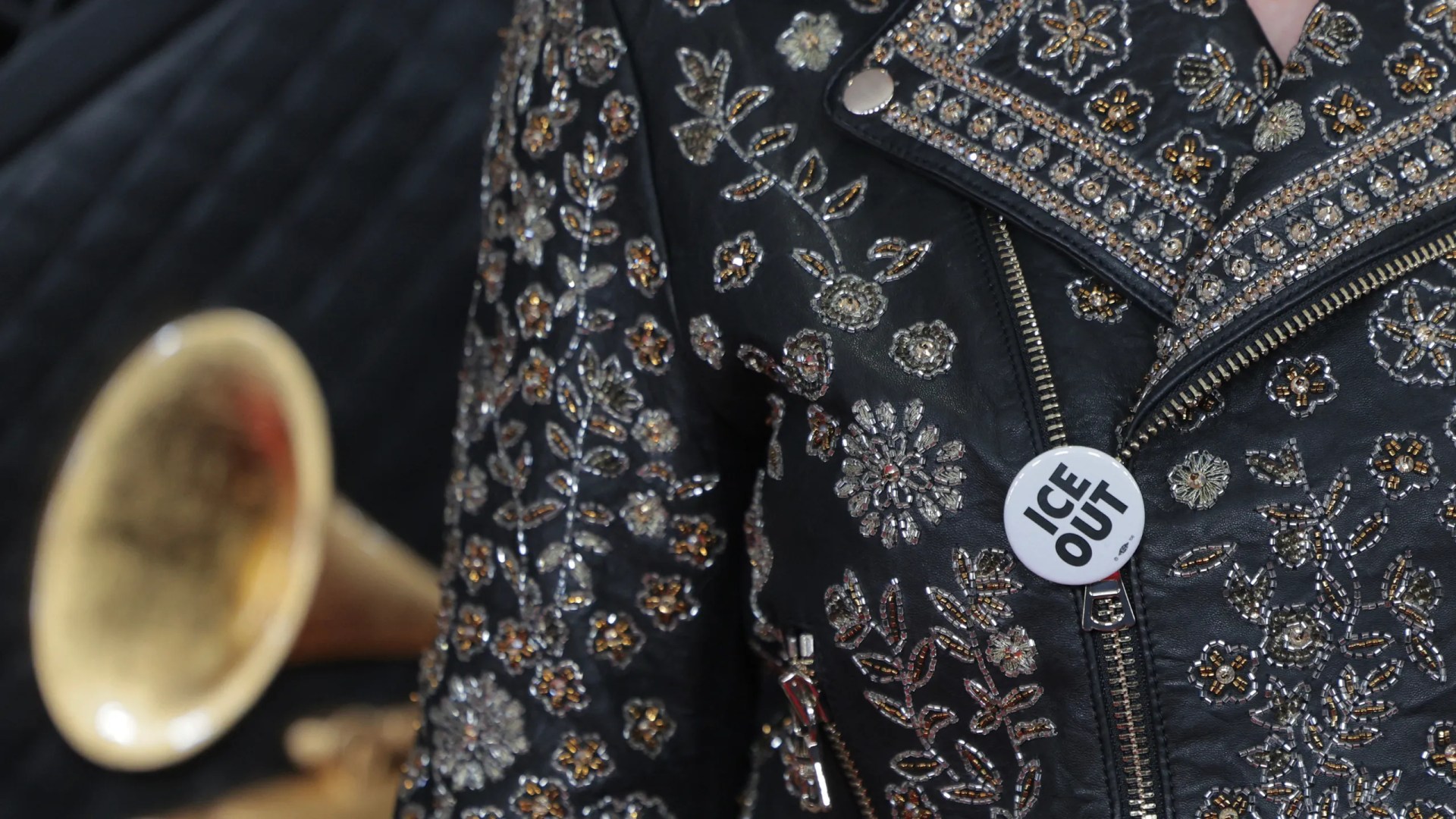 "ICE out": La consigna política que dominó la entrega de los Premios Grammy