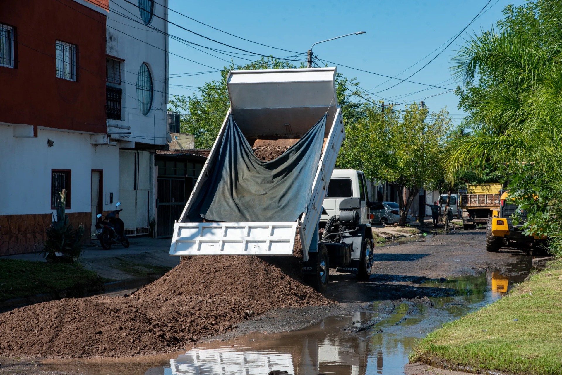 La Municipalidad realiza un operativo integral de mejoras en barrios del sur de la capital