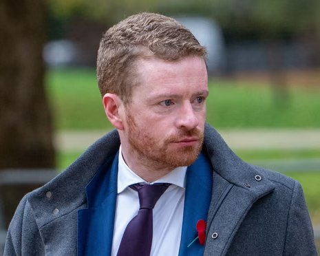 Renunció el jefe de Gabinete de Keir Starmer tras el impacto del caso Epstein