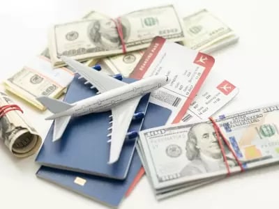 Récord de gastos en dólares con tarjeta y fuerte movimiento turístico al exterior