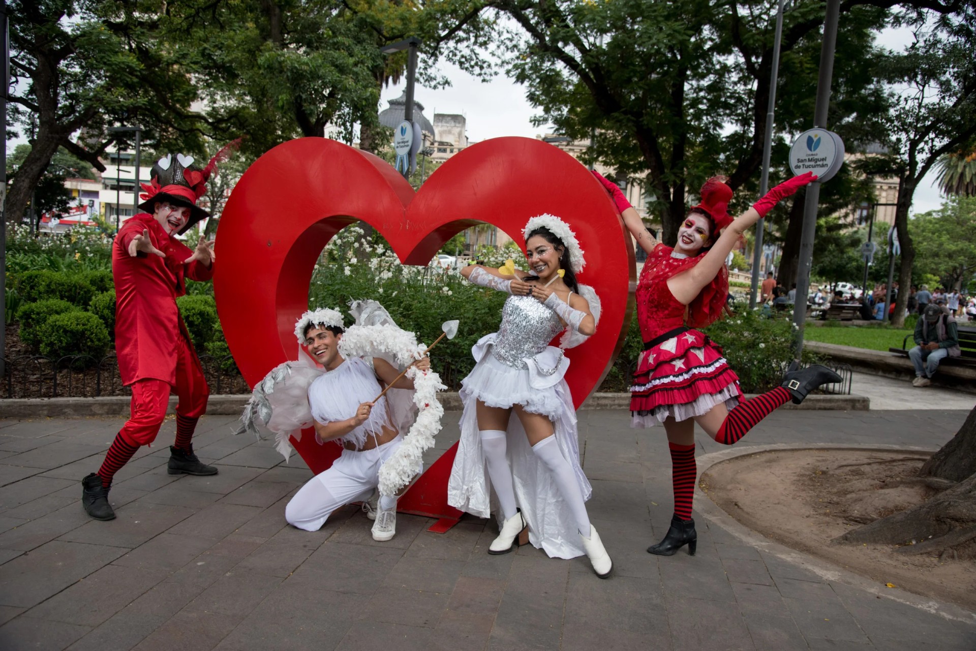 Plaza Independencia se llena de música y ferias con “Un finde para enamorarse”