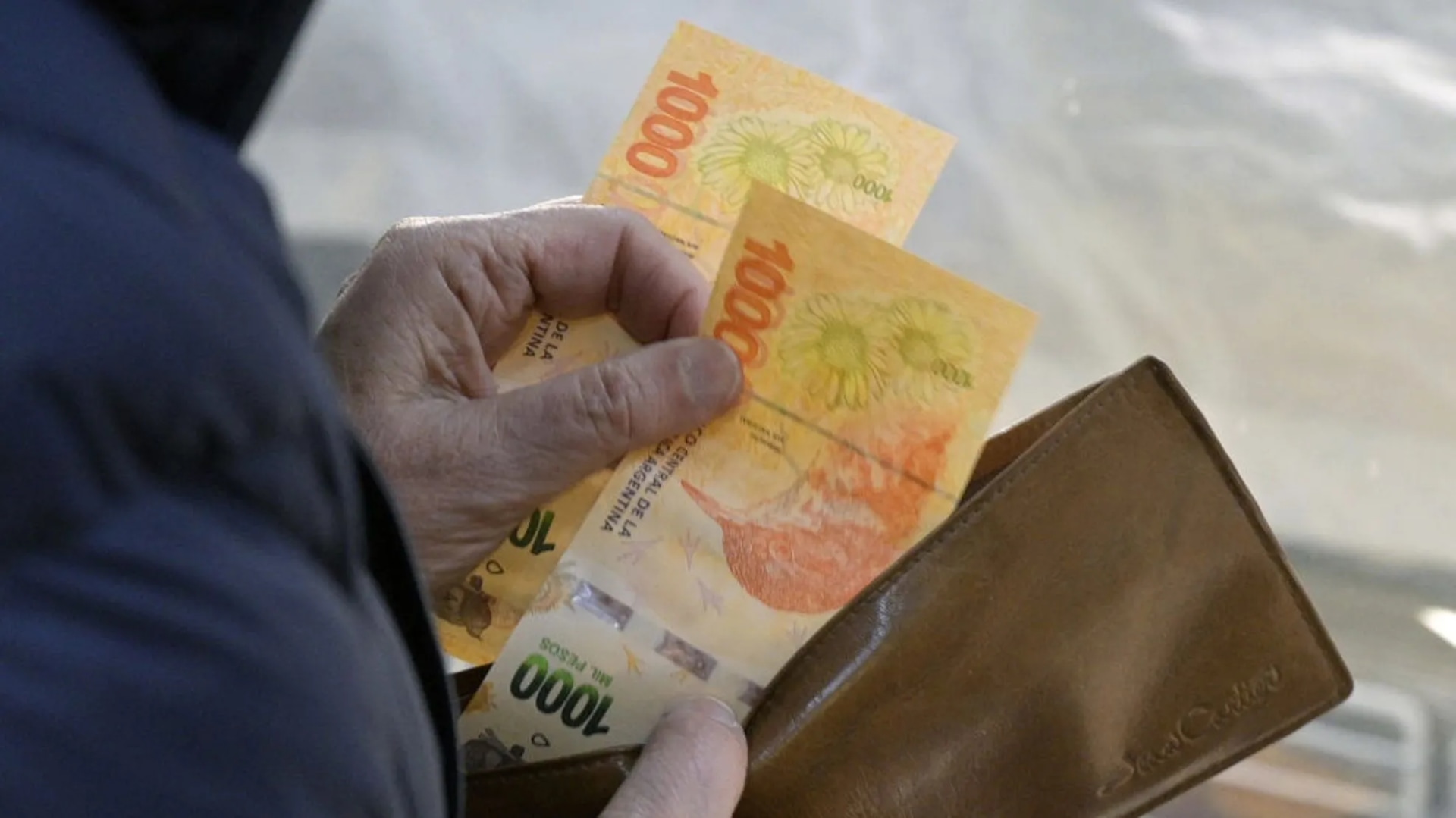 Salarios 2025: El sector registrado perdió contra la inflación mientras los trabajadores informales marcaron una diferencia abismal