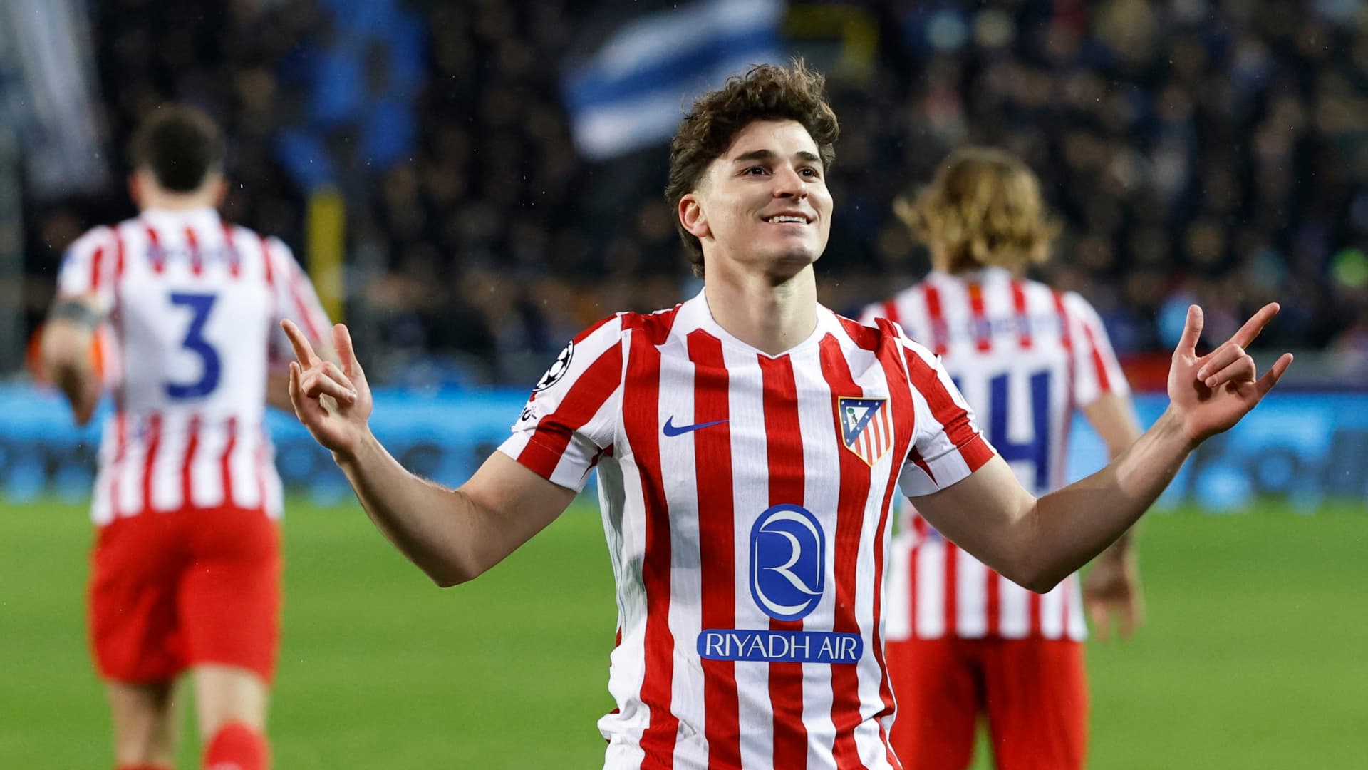 Julián Álvarez, decisivo en Bélgica: gol, asistencia y liderazgo en una noche vibrante