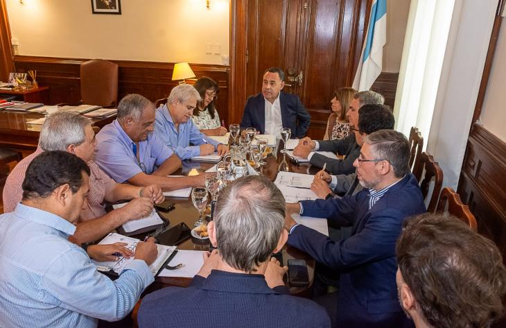 El PE destacó el salario estatal tucumano entre los mejores del país, en vísperas de paritarias y bajo advertencia gremial de no iniciar las clases