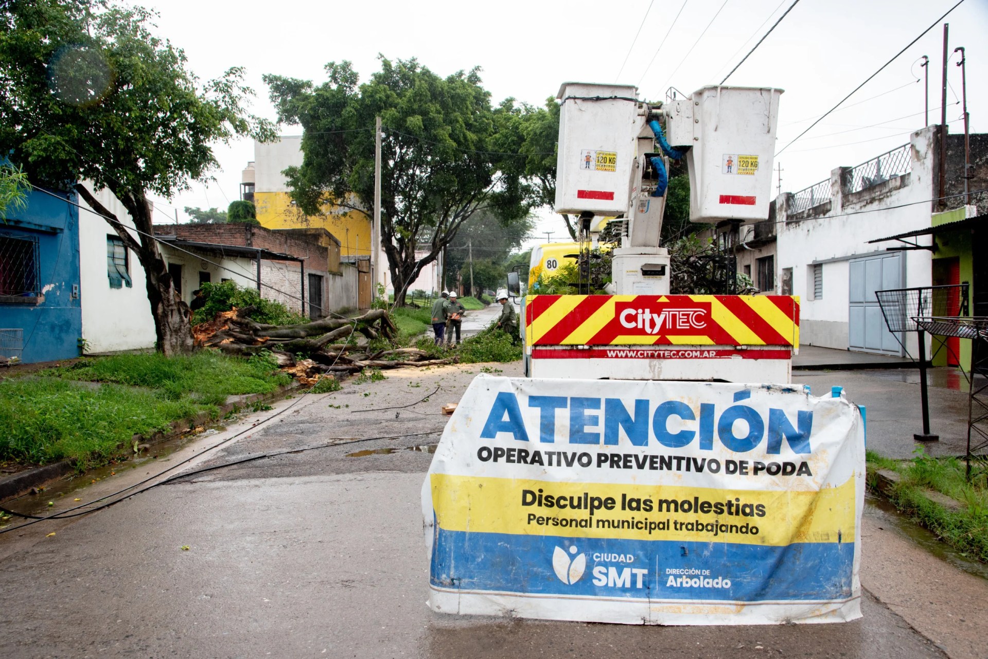 Tras las ráfagas, intensifican el despeje de calles en la Capital