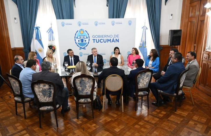 Con fuertes condicionamientos, comenzó la firma del Acuerdo Fiscal para asistir a municipios