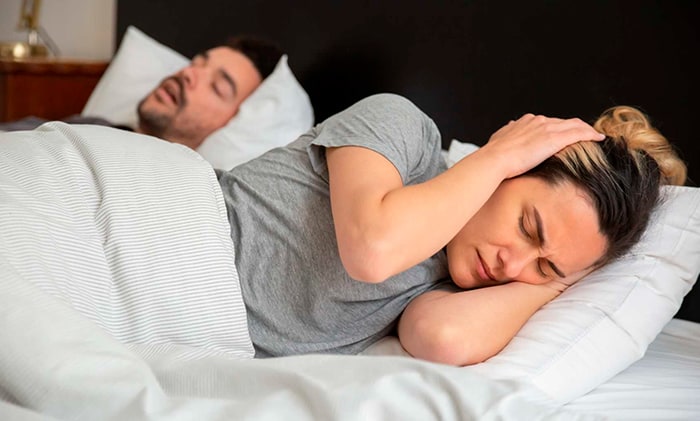 Roncar no es solo un ruido: la señal que puede alertar sobre un trastorno del sueño