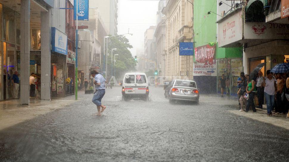 Jornada calurosa y con lluvias desde la tarde en Tucumán
