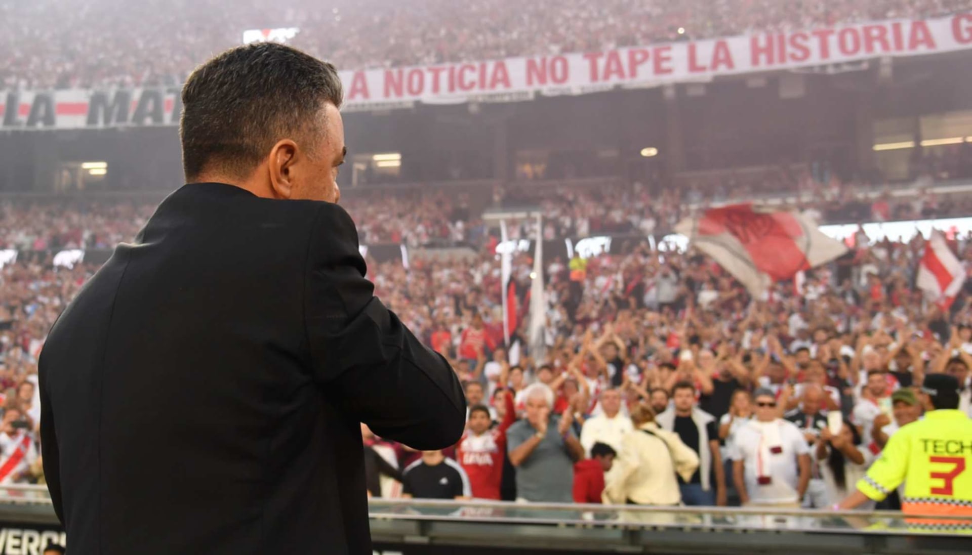Marcelo Gallardo se despidió con una victoria y el Monumental rendido a sus pies