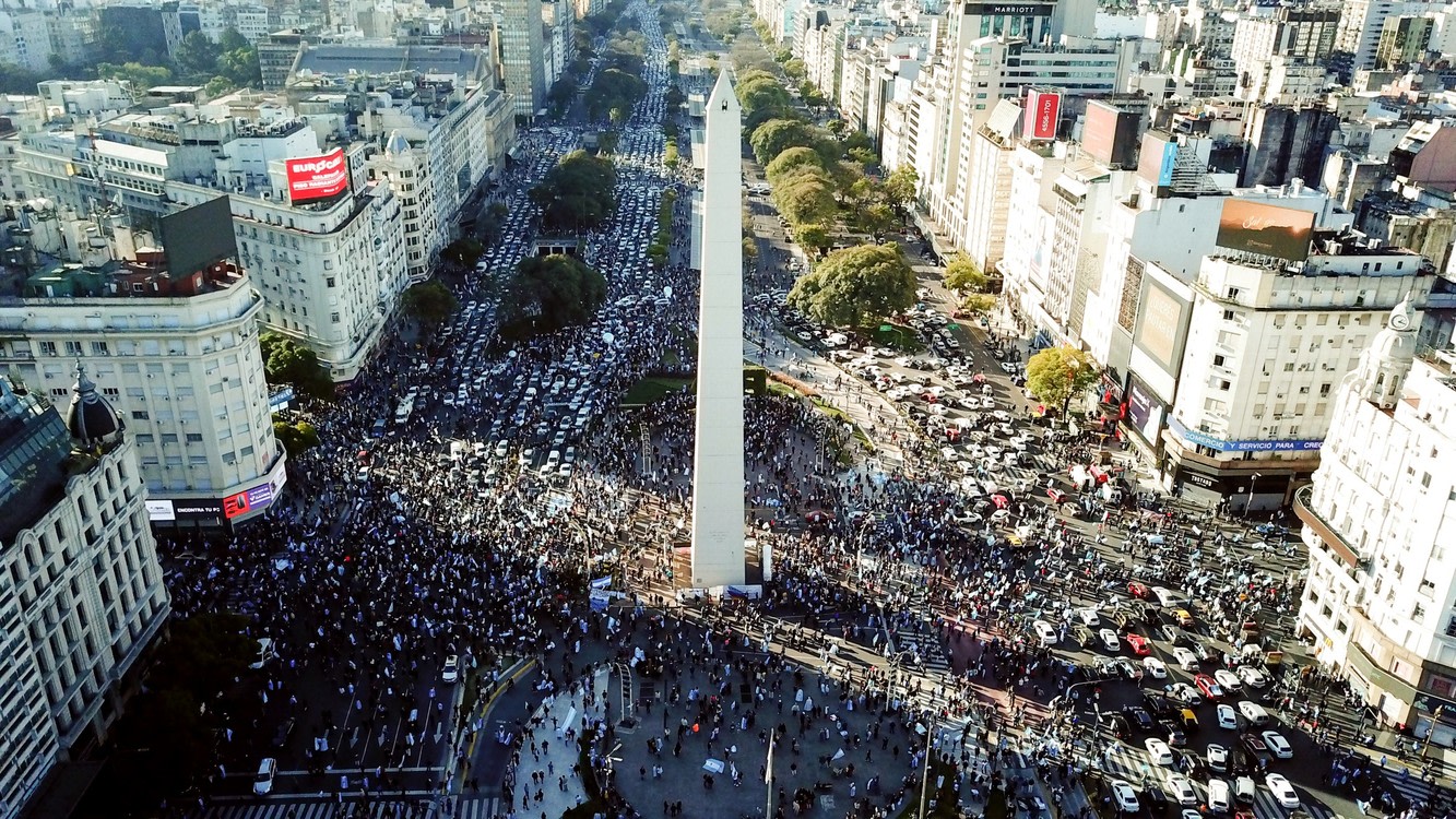 Corte y tensión en el Obelisco en la antesala del debate por la reforma laboral