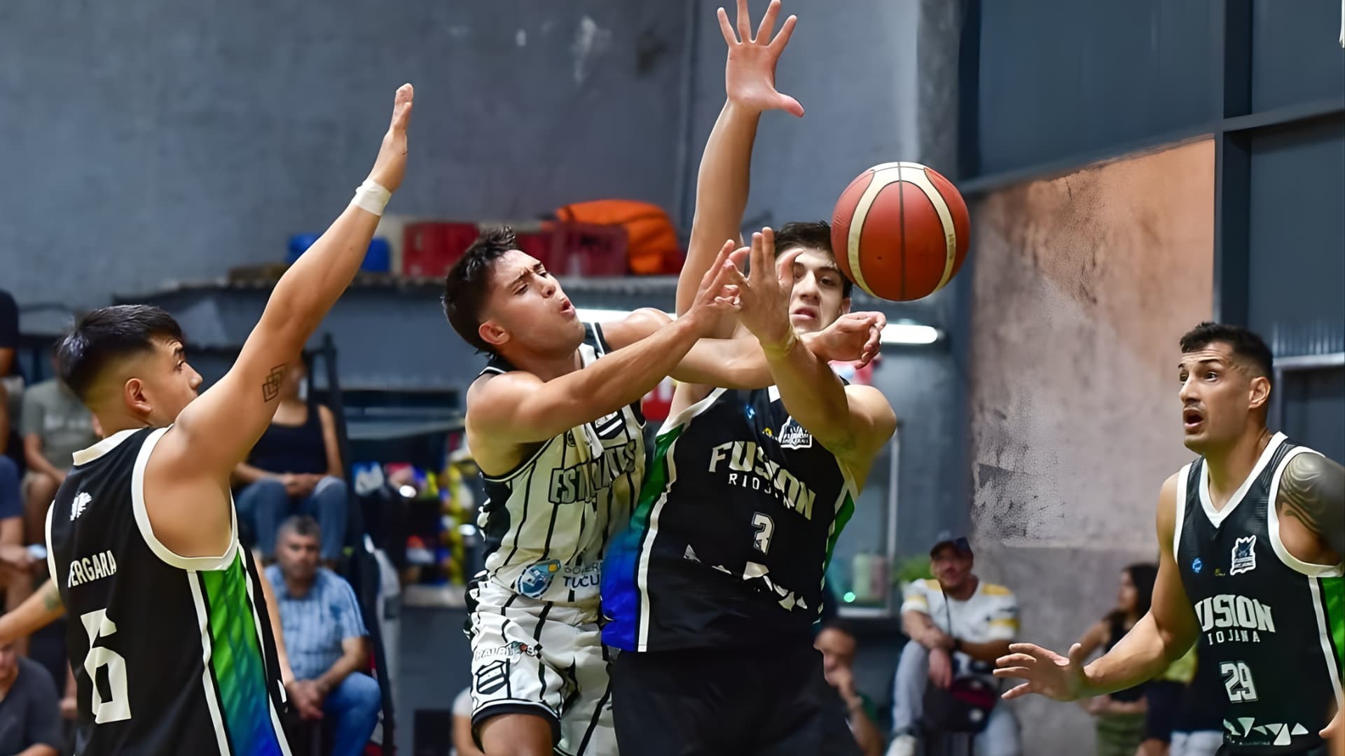 Estudiantes luchó hasta el final pero se quedó sin premio en un cierre apretado