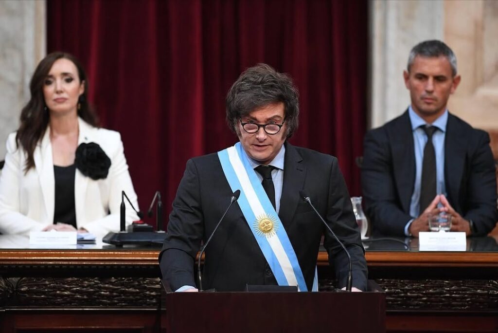 Fortalecido y sin oposición presente, Milei hablará en Diputados para todo el país