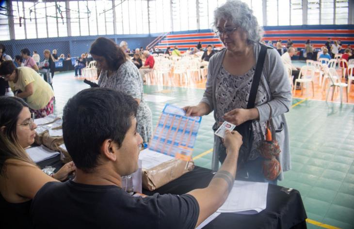 Jubilados ya retiran el boleto gratuito en la capital tucumana