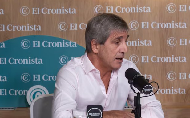 Caputo abre el paraguas y admite que, si no es en agosto, la inflación empezará con cero “más tarde”