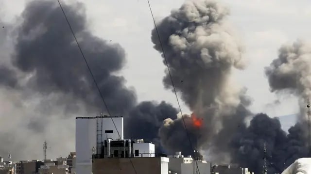 Al menos cinco heridos tras un ataque con misiles iraníes en el centro de Israel