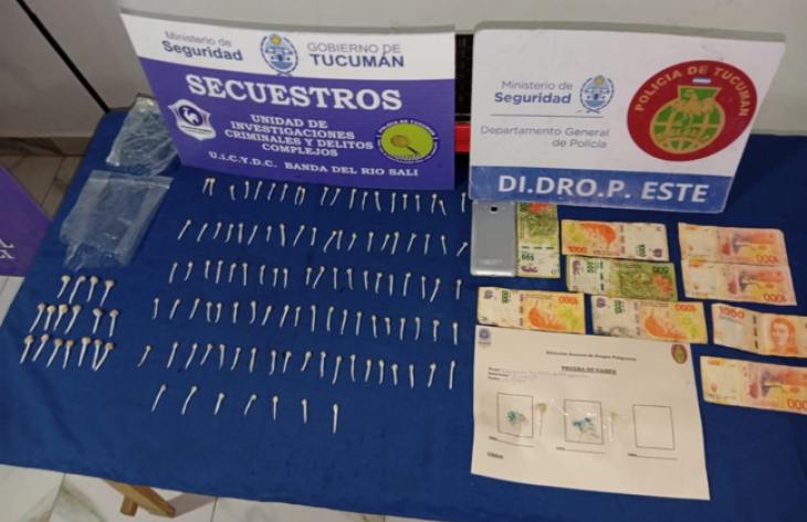 Atraparon a un joven con 125 bochitas de pasta base listas para la venta