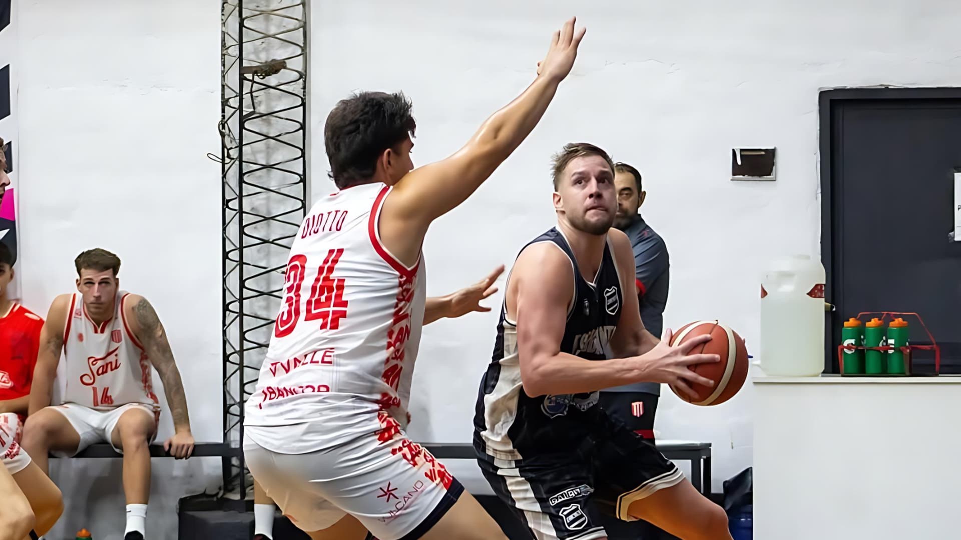 Estudiantes peleó hasta el final, pero San Isidro se lo llevó en el cierre