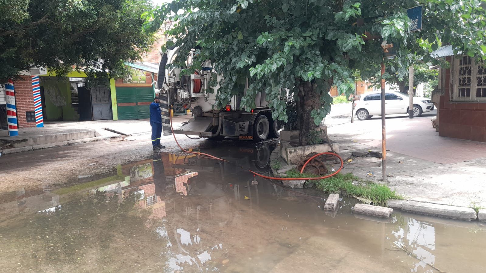 Las intensas lluvias reavivan la disputa entre la SAT y el Municipio capitalino por la falta de desagües pluviales