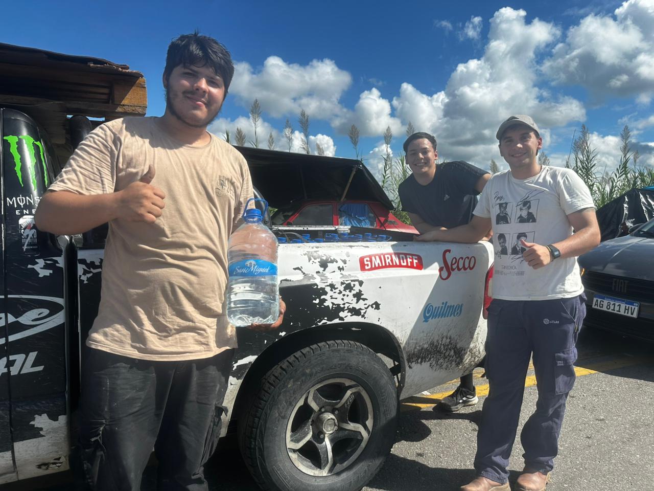 “Cargamos agua y vinimos a ayudar”: historias de solidaridad en la emergencia de La Madrid