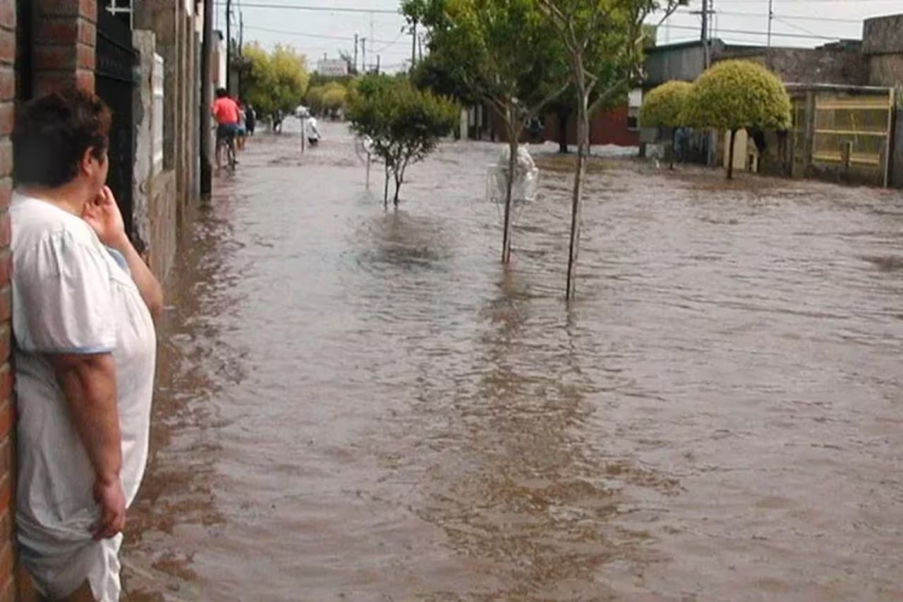 Ante las inundaciones en Tucumán, exigen que el Ejecutivo reglamente la ley de emergencias climáticas sancionada en 2024