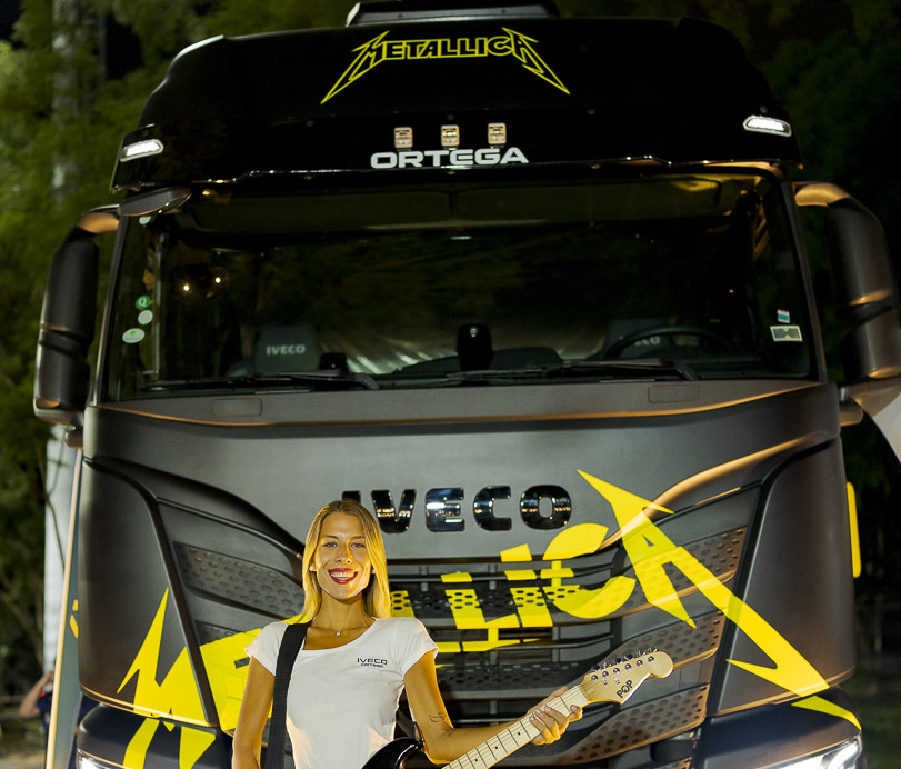 El camión de Metallica de Iveco causó furor en el Fan Fest de Tarucas