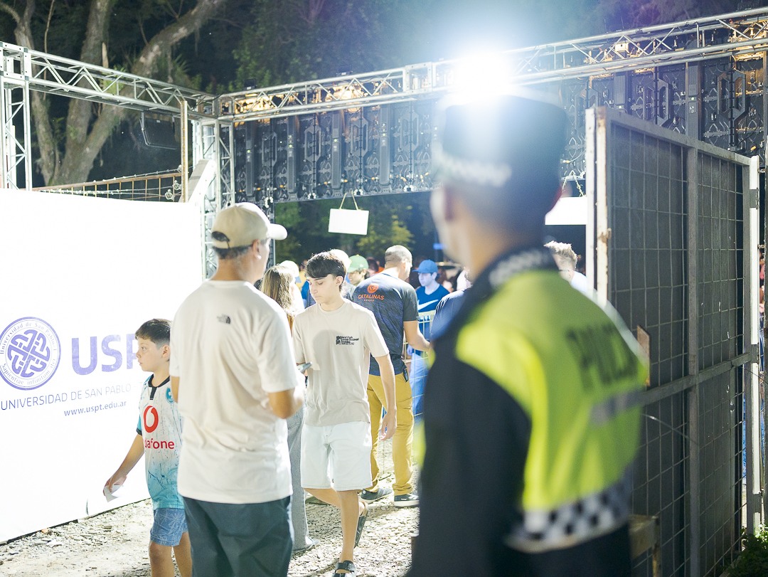 En Tarucas, el operativo policial acompañó a FAI en un partido récord