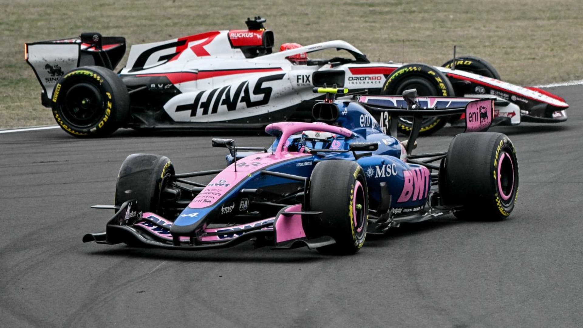 Colapinto rescató un punto en China tras una carrera intensa y con polémica