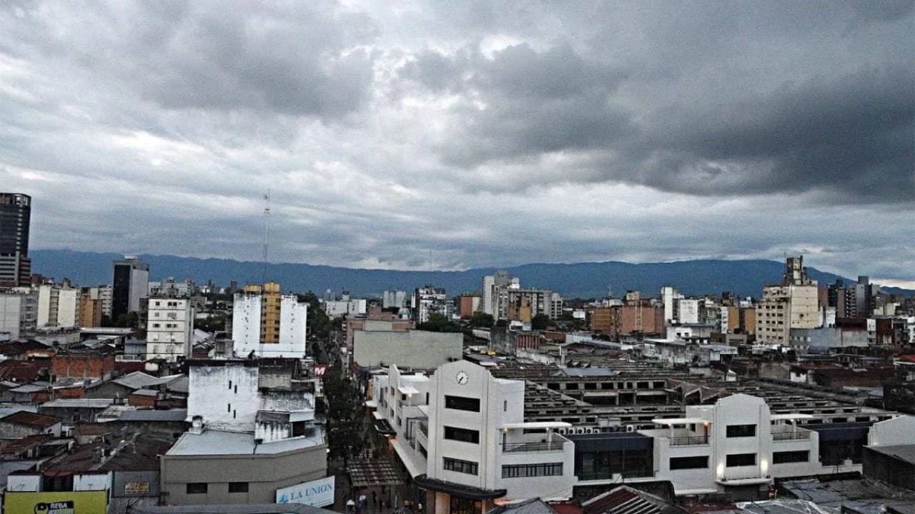 Alerta por tormentas en Tucumán: anticipan lluvias intensas y ráfagas de hasta 70 km/h
