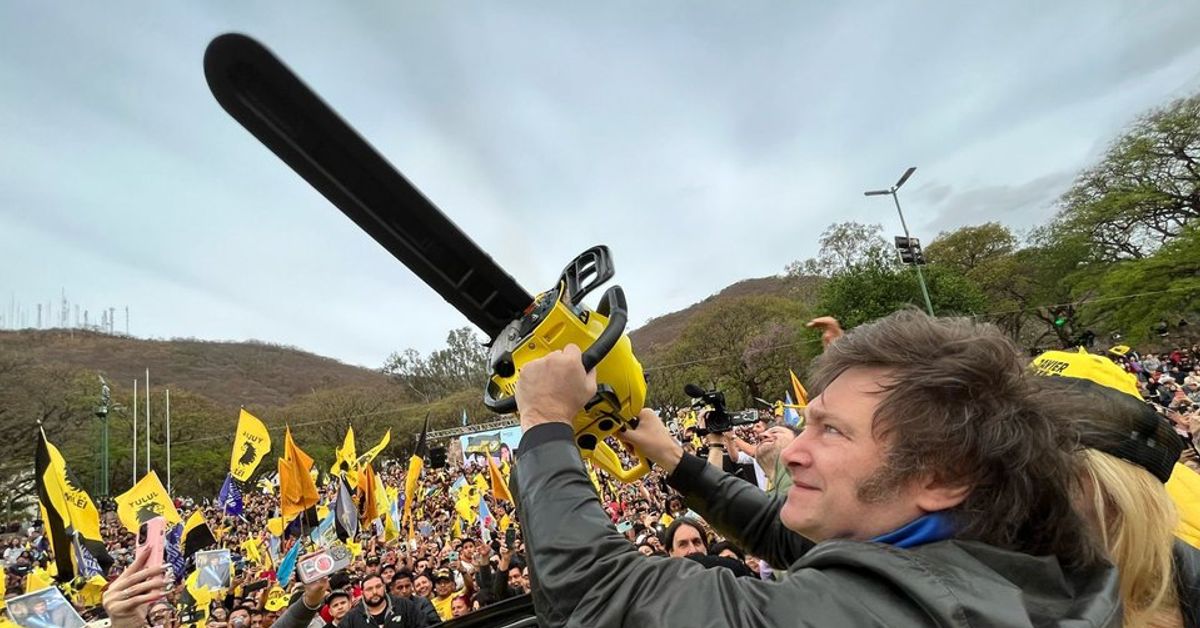 El Gobierno mantuvo el superávit fiscal en febrero con fuertes recortes del gasto