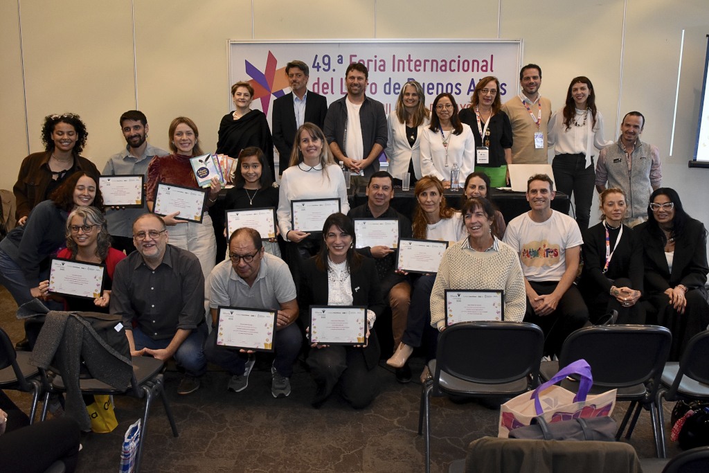 Sigue abierta la convocatoria al Premio Vivalectura 2026 en todo el país