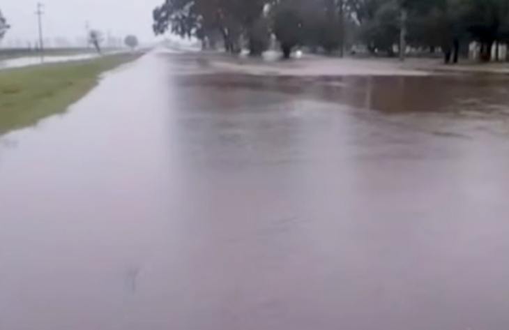 Advierten por agua en rutas de Tucumán y piden circular con precaución