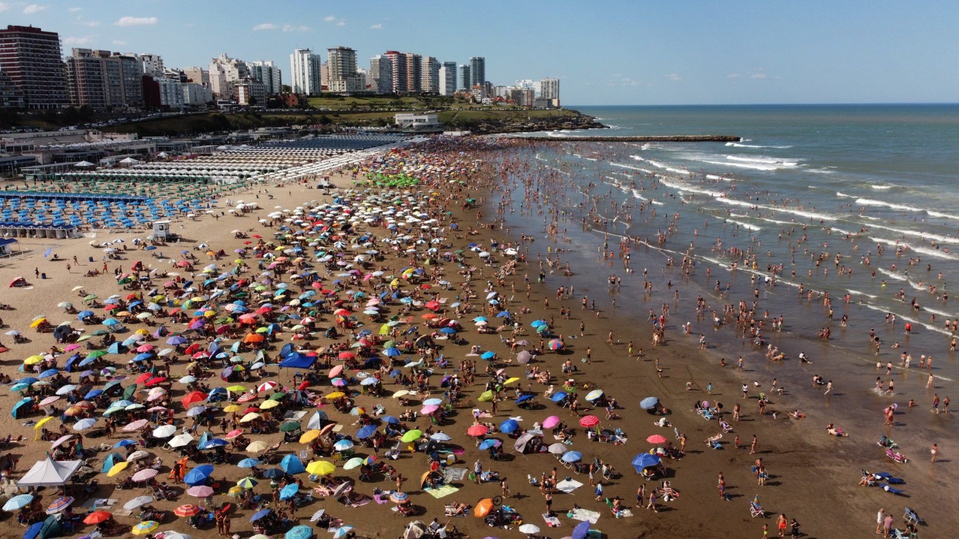 Fin de semana largo: ante niveles bajos de reservas, Mar del Plata prepara ofertas