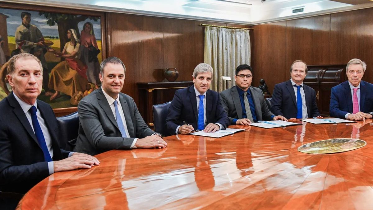 El Gobierno otorgó a Santa Cruz un anticipo financiero de $100.000 millones