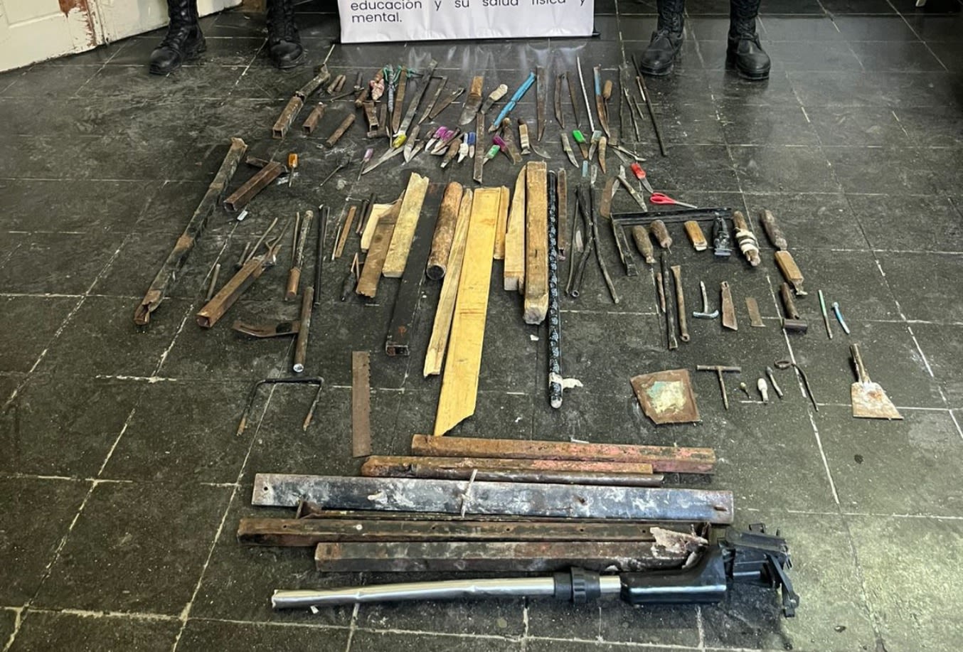 Megaoperativo en Villa Urquiza: secuestran armas, celulares y cartuchos, ¿y las requisas?