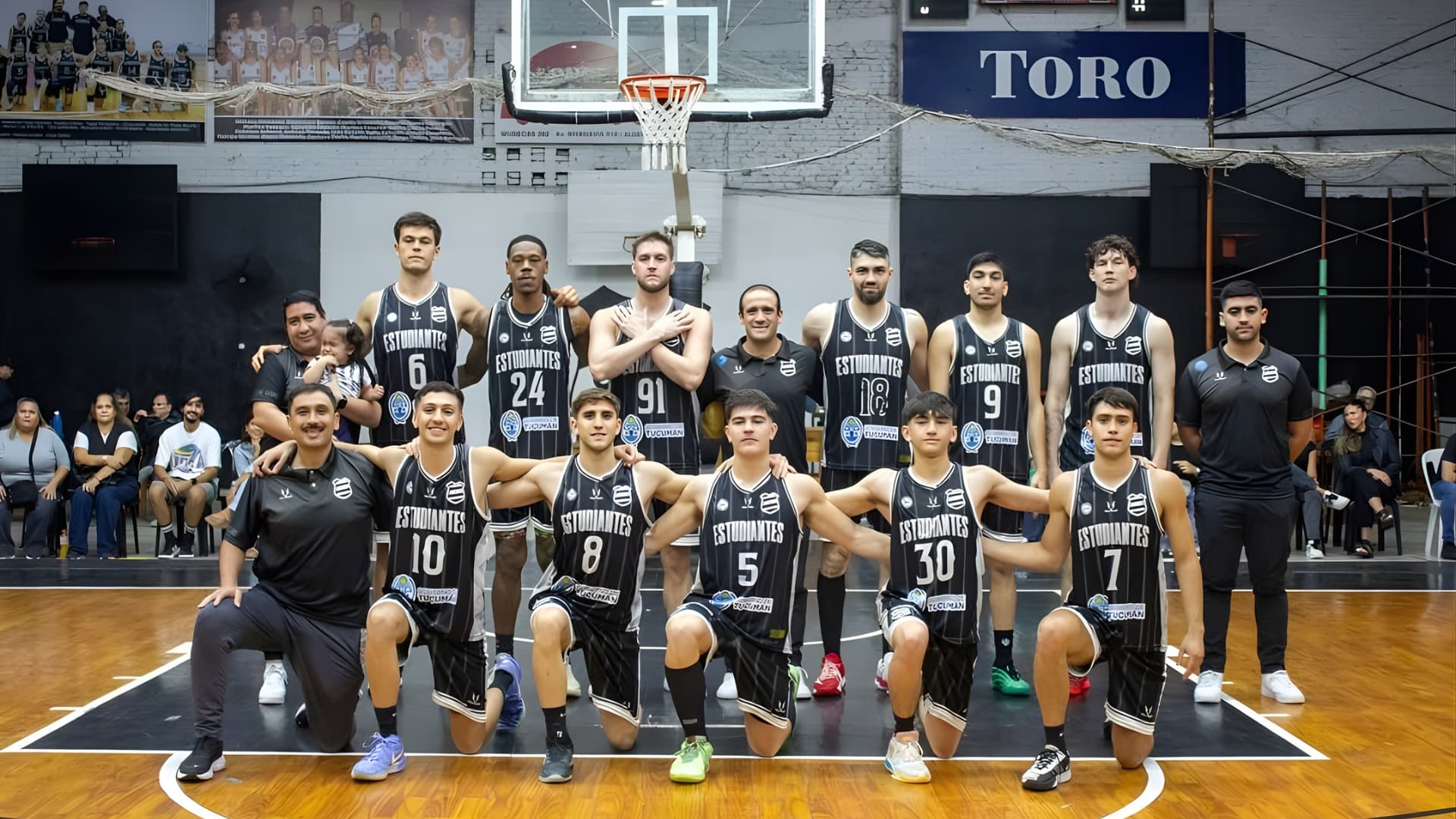 Noche redonda en casa: Estudiantes arrasó y sueña con subir en la tabla