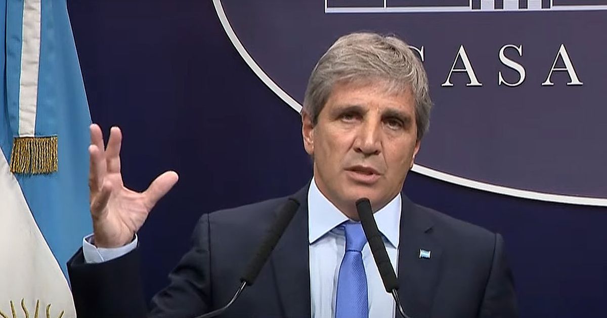 Caputo busca captar $8 billones y US$150 millones en una nueva licitación de deuda