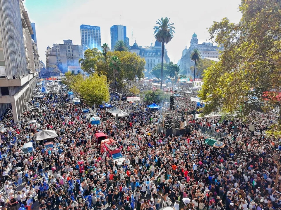 Organismos de Derechos Humanos cuestionaron a Milei en Plaza de Mayo y reclamaron la liberación de Cristina 