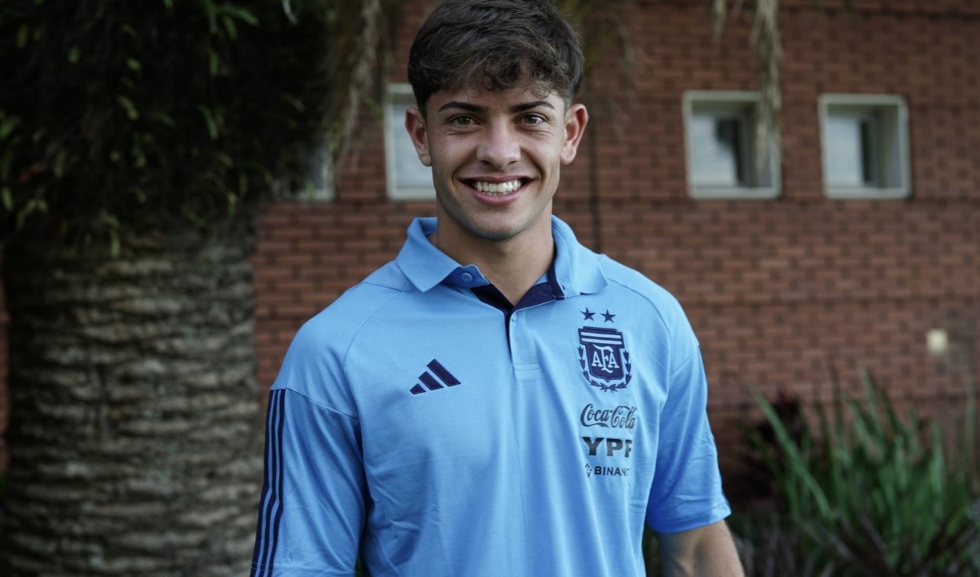 Scaloni reconfigura la defensa: Giay entra en escena tras la baja de Montiel