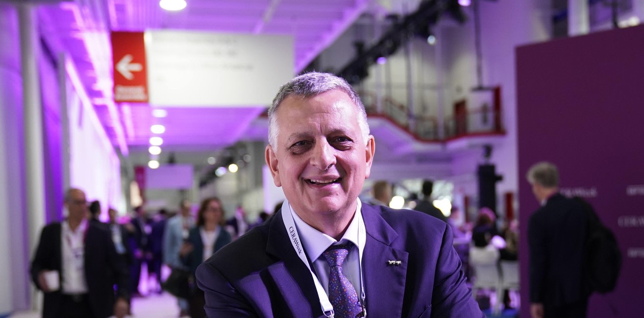 YPF acelera su apuesta por el GNL y busca cerrar inversiones por US$ 30.000 millones antes de fin de año