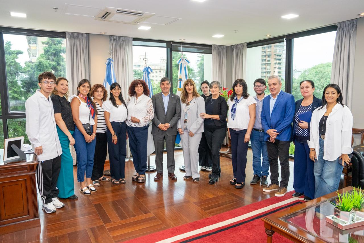 La Escuela Normal expuso su crisis ante la Legislatura en medio del reclamo de la comunidad educativa