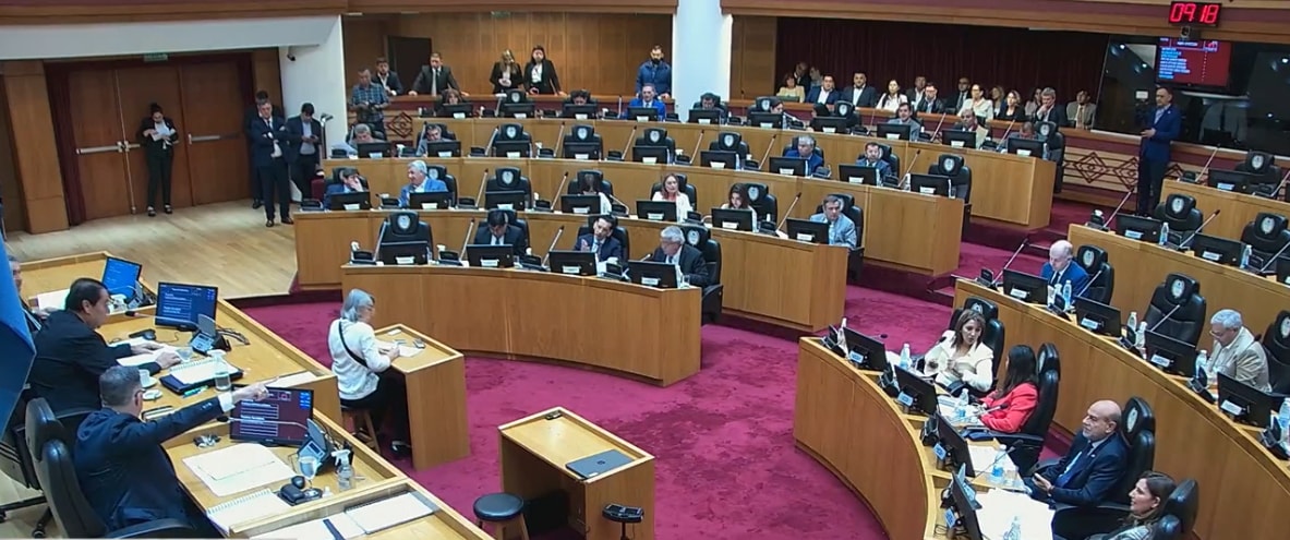 Guerra de modelos: Tucumán amplía beneficios sociales mientras el PJ denuncia un "exterminio" de la justicia social