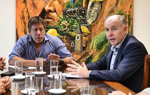 Viña propone un frente opositor amplio para 2027 y no descarta volver a trabajar con Bussi