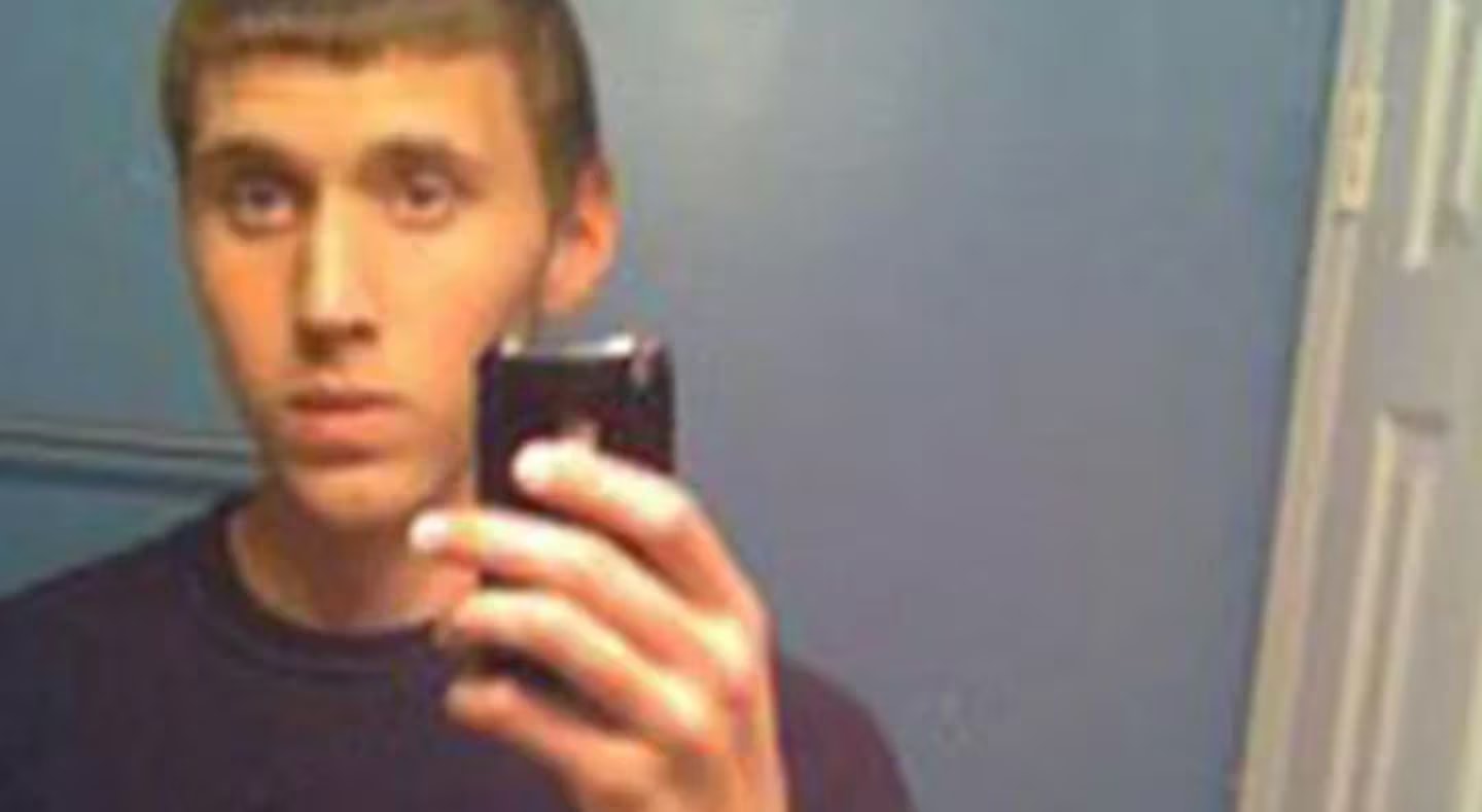 Invitó a 60 personas a una fiesta después de matar a sus padres