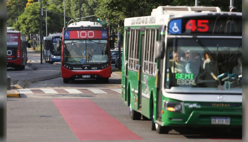 Colectivos del AMBA reducen frecuencias por la suba del gasoil