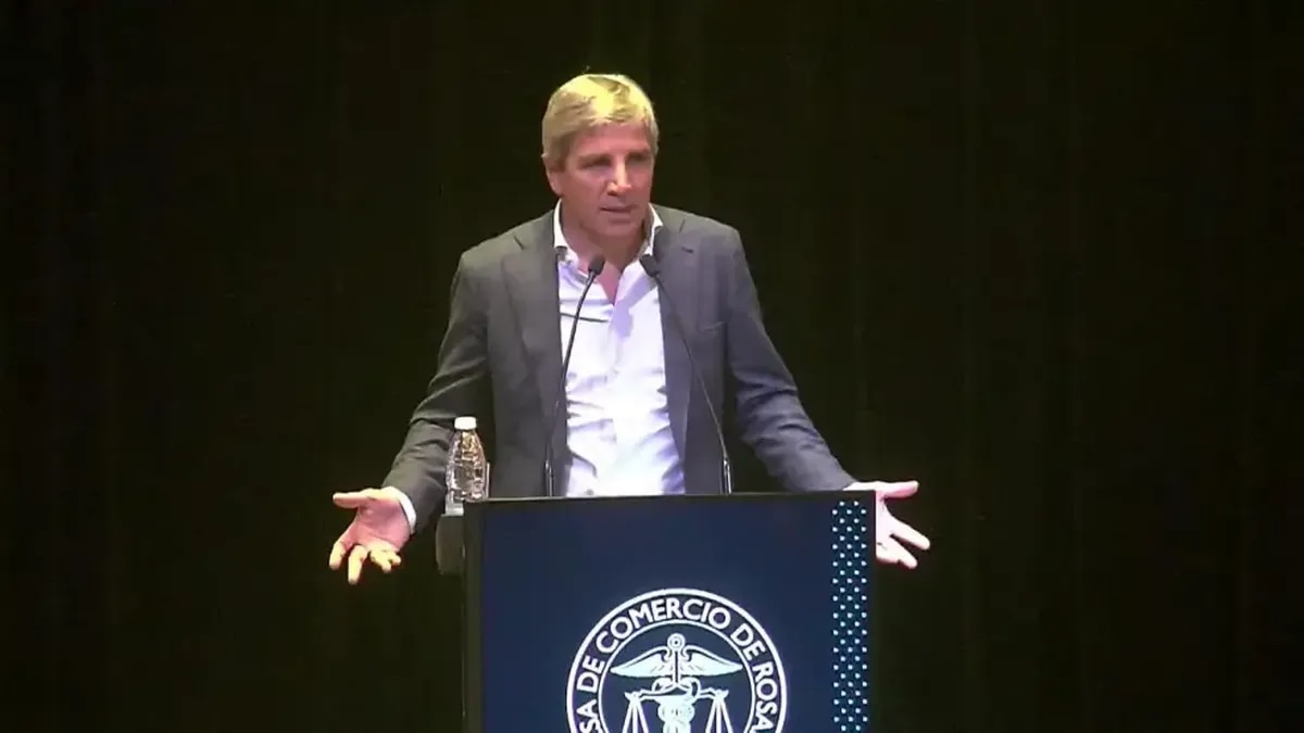 Caputo recargado: “Me dan ganas de cagarlos a patadas en el culo a todos” los que piden devaluar