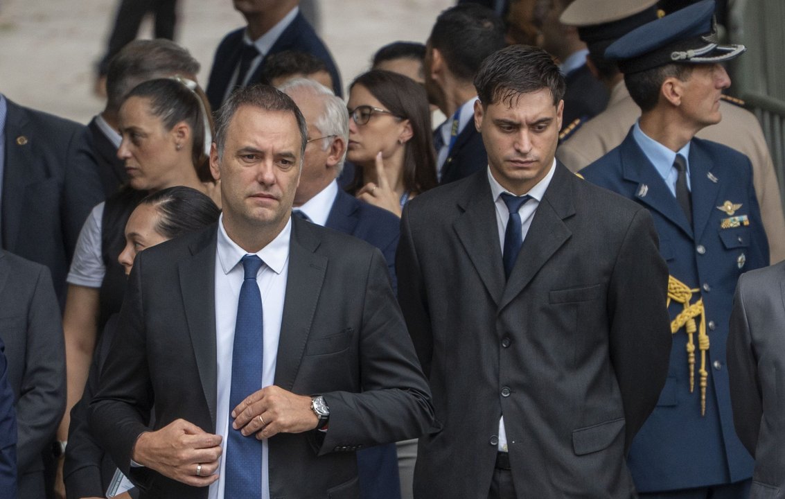 Vuelo privado a Punta del Este: Adorni contrató un estudio de abogados para su defensa