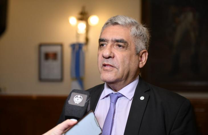 "Parece que Catalán no entiende lo que pasa en las provincias", lanzó Abad en medio de la disputa por fondos nacionales