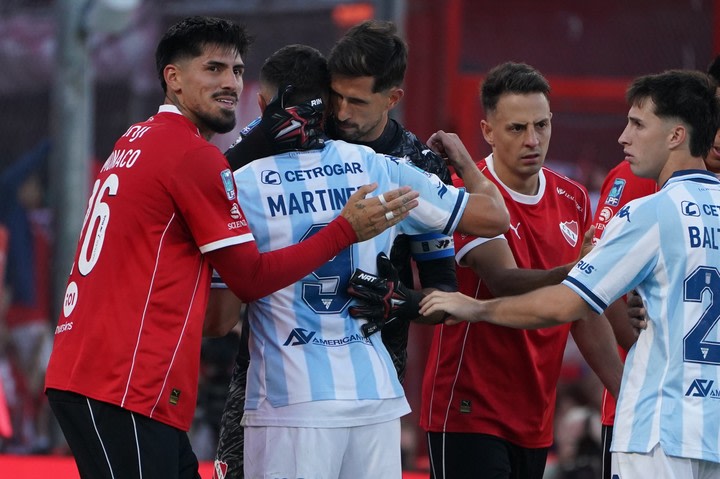 "Maravilla" quiso lucirse y hundió a Racing en el clásico: victoria por la mínima de Independiente